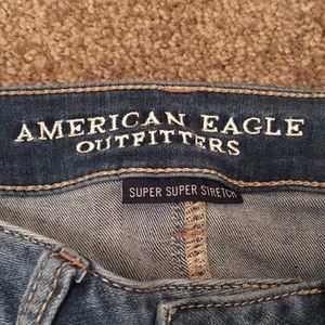 AEO distressed Tom girl jeans